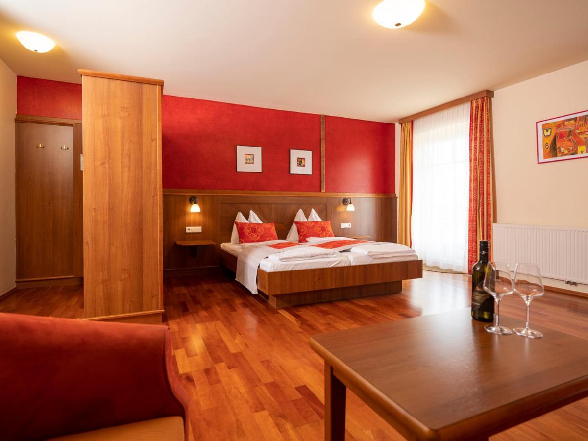 Hotel Neustifter Poysdorf Exteriör bild