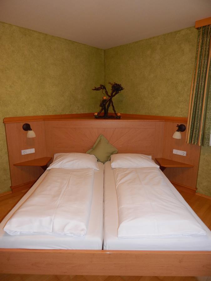 Hotel Neustifter Poysdorf Exteriör bild