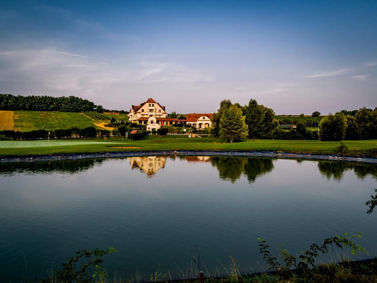 Hotel Neustifter Poysdorf Exteriör bild