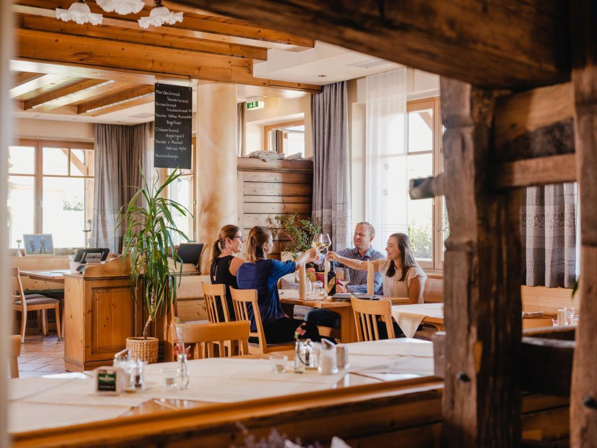 Hotel Neustifter Poysdorf Exteriör bild